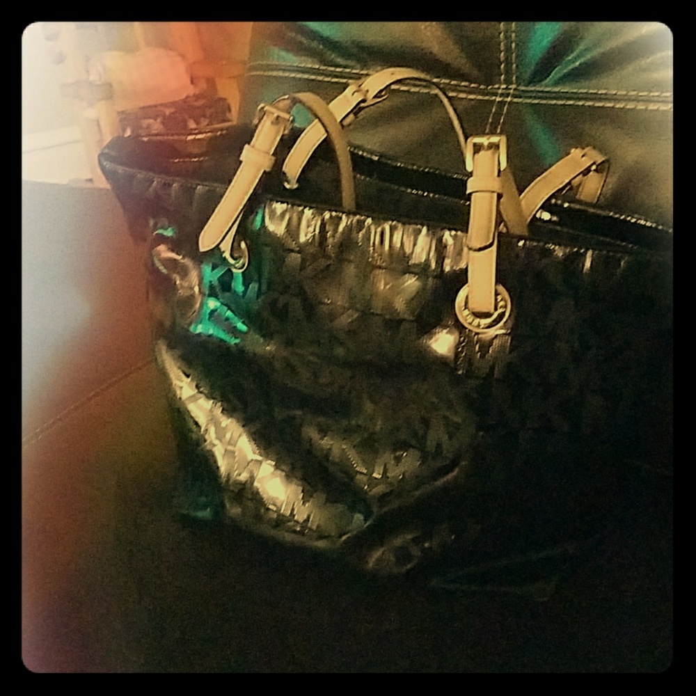 Michael Kors pattend leather signature bag